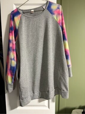 Gray Tunic Sweatshirt with Tie-Dye Raglan Sleeves with pockets
